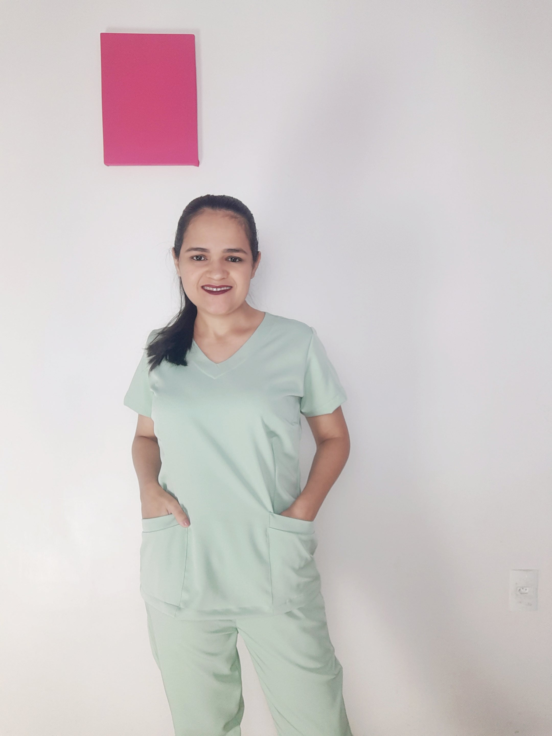 Scrub Clássico Feminino Azul Marinho Ebes Jalecos – Gola V, Gabardine Premium, Plus Size