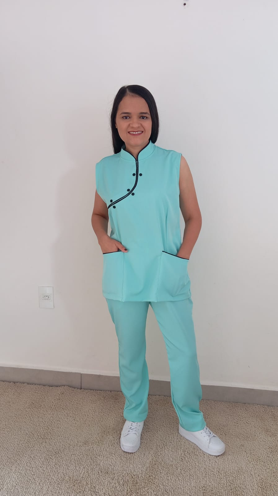 Scrub Oriental Cavado Feminino Gola Padre Verde Água – Gabardine Premium | Ebes Jalecos